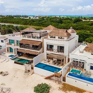https://casa-javi-ocean-front-located-mid-isla-mujeres.quintano-roohotels.com